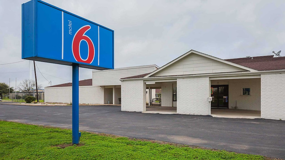 Motel 6 Madisonville, TX, Madisonville_g6, Madisonville