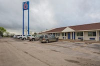 Motel 6 Madisonville, TX