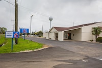 Motel 6 Madisonville, TX