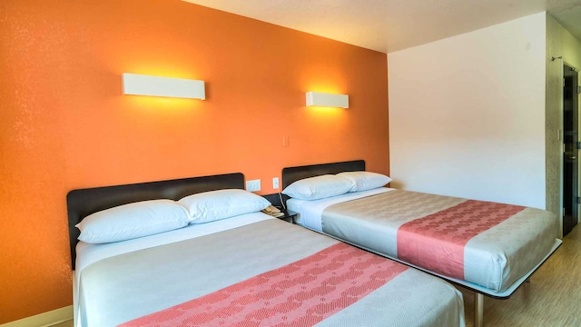 2 Full Beds | Micfridge