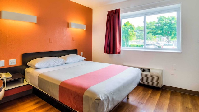 1 Queen Bed | Micfridge