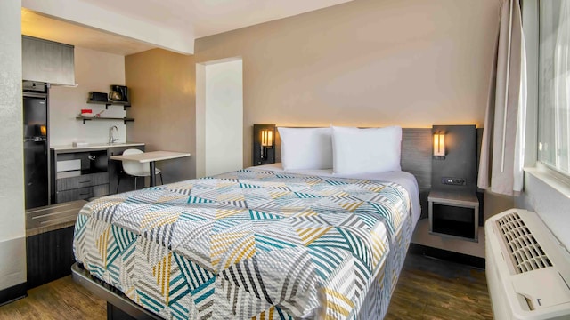 1 King Bed | Non-Smoking, Kitchen