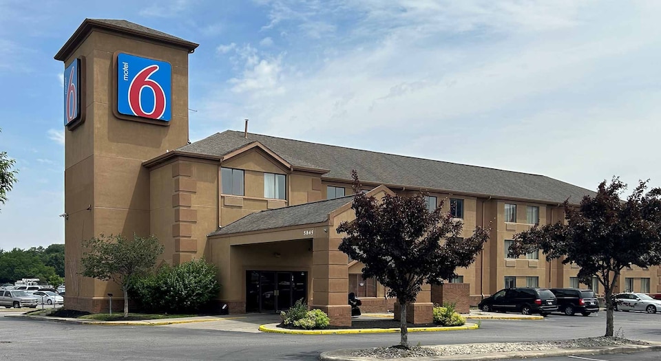 Motel 6 Indianapolis, IN - Airport, C46202, Indianapolis IN