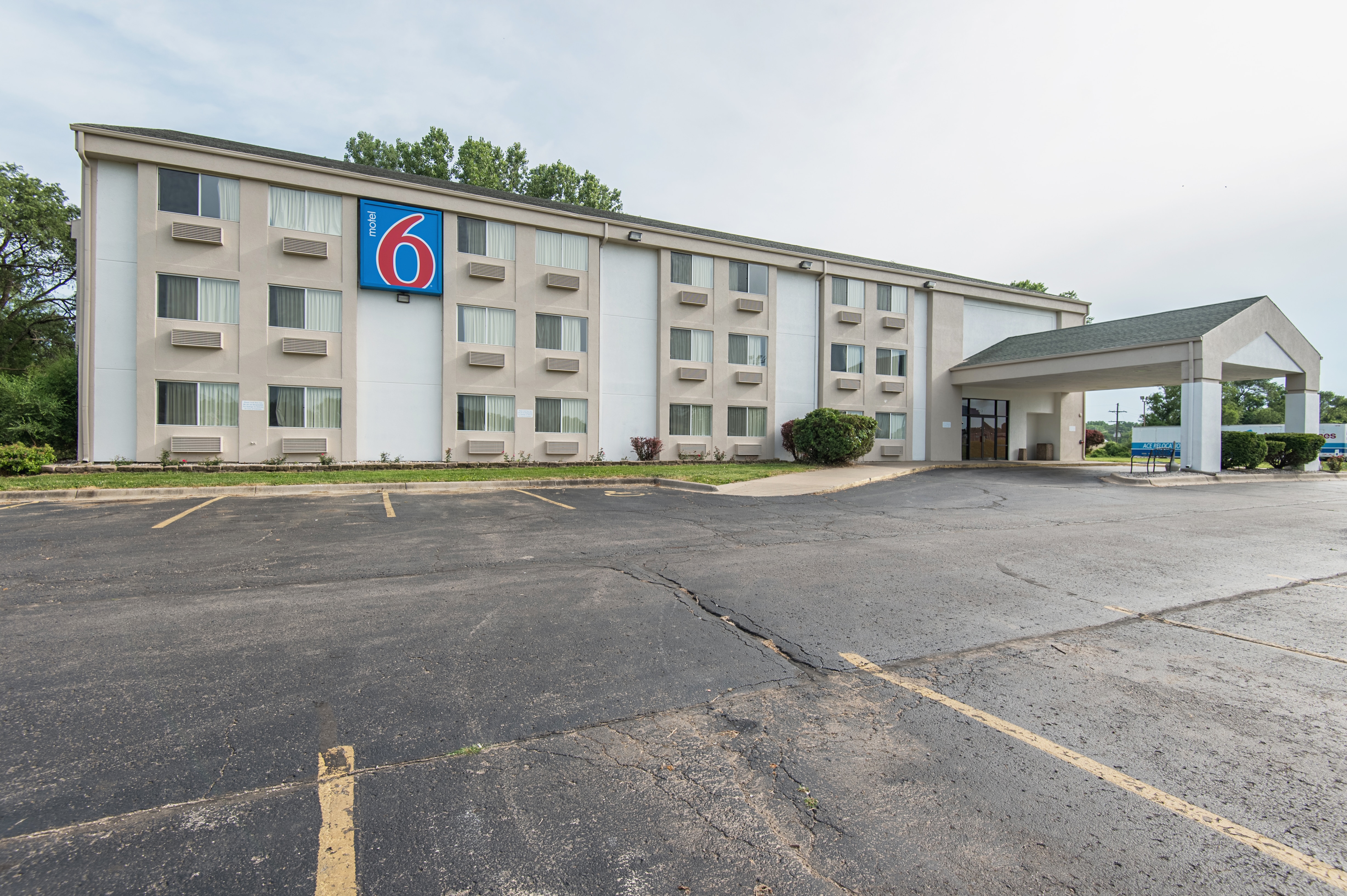 Motel 6 Lawrence, KS - Affordable Budget-Stay