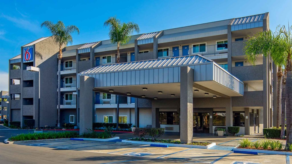 Motel 6 Anaheim, CA - Maingate, Anaheim, Anaheim