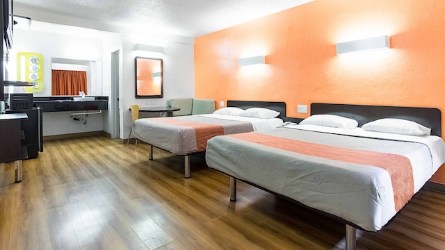 2 Queen Beds | Smoking