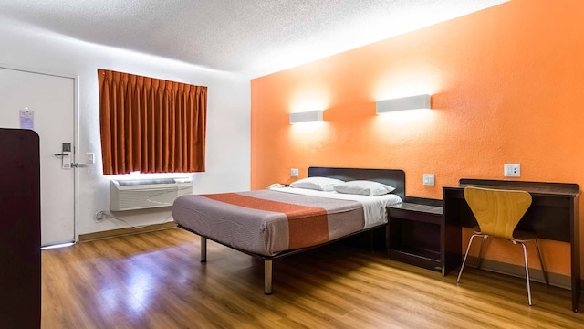 1 Queen Bed | Smoking