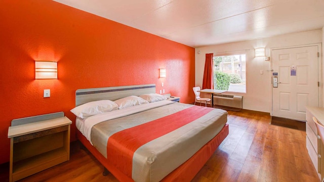 1 Full Bed | Micfridge