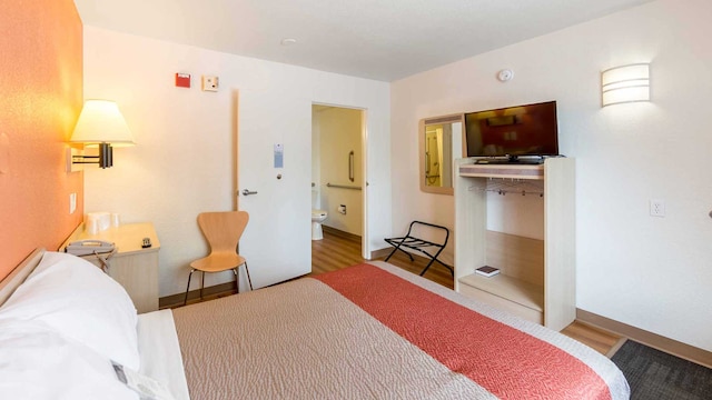 1 Queen Bed | Mini Fridge