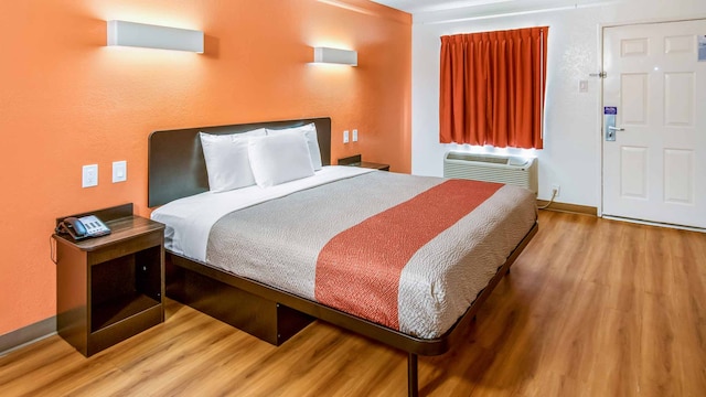 1 KING BED | NON-SMOKING