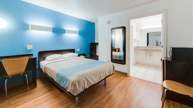 1 King Bed | Mobil Access Tub Nsmk Micfridg