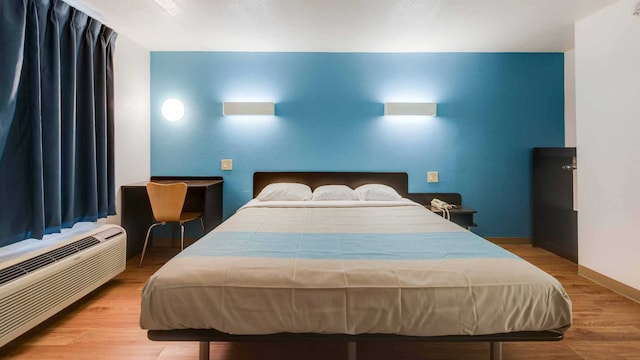 1 King Bed | Non-Smoking