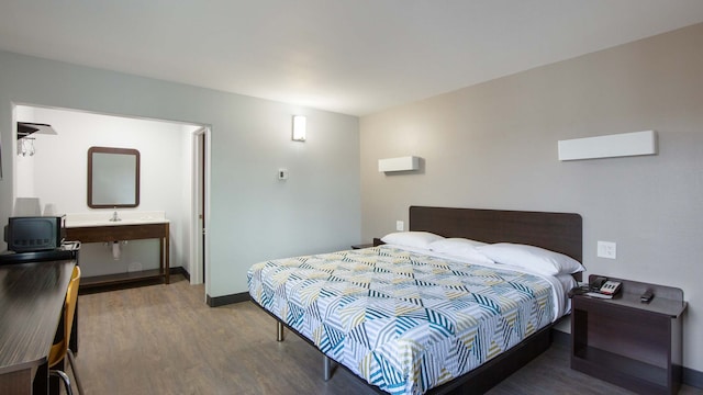 1 King Bed | Mobil Access Tub Nsmk Micfridg