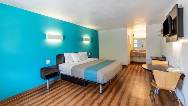 1 King Bed | Mobil Access Tub Nsmk Micfridg