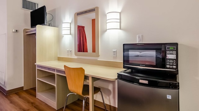 2 FULL BEDS | SMOKING