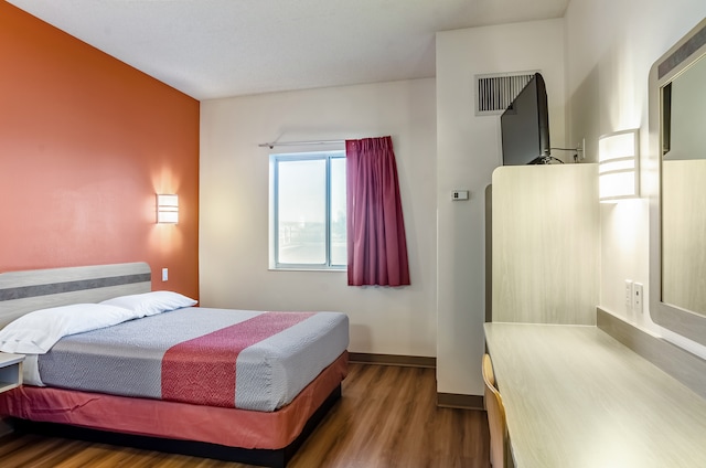 1 QUEEN BED | MOBILITY ACCESSIBLE TUB NSMK