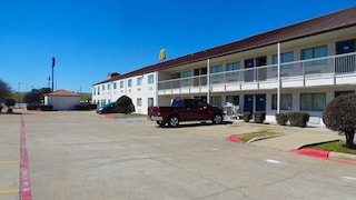 Motel 6 Ennis, TX