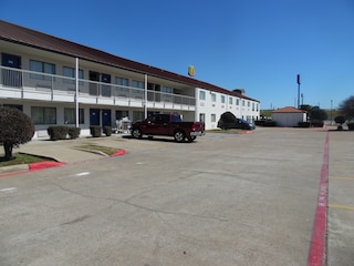 Motel 6 Ennis, TX