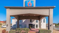Motel 6 Ennis, TX