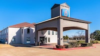Motel 6 Ennis, TX