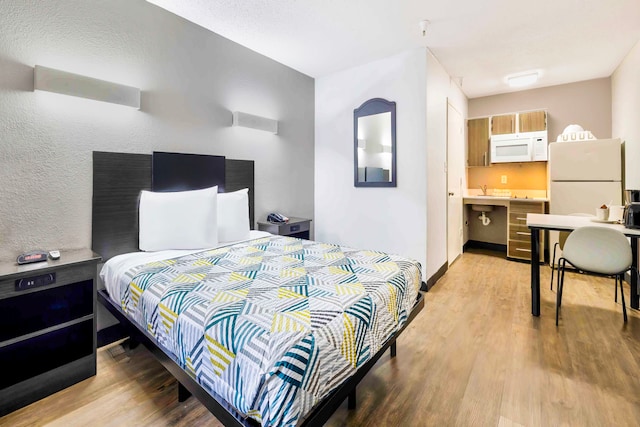 1 Queen Bed | Non-Smoking, Kitchen