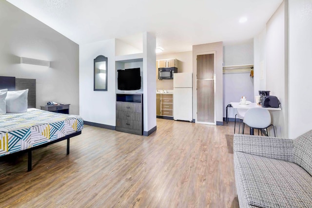 1 Queen Bed | Suite, Smoking