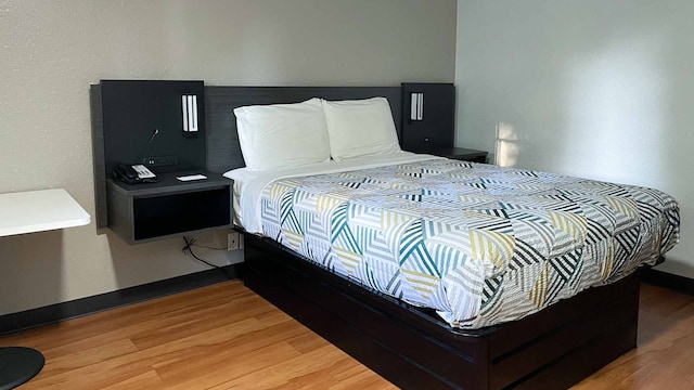 1 Queen Bed | Smoking, Micfridge