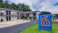 Motel 6 Longview, TX