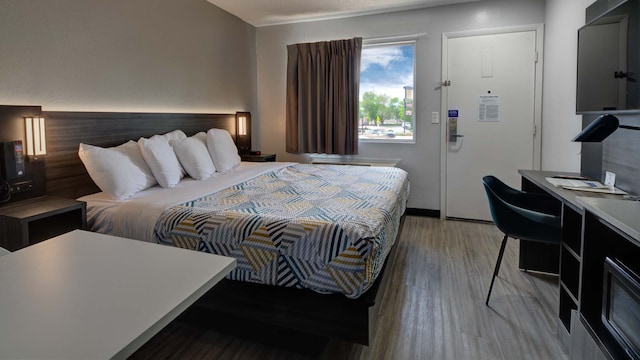 1 King Bed | Mobil Acc RI Shwr Nsmk Kitchen