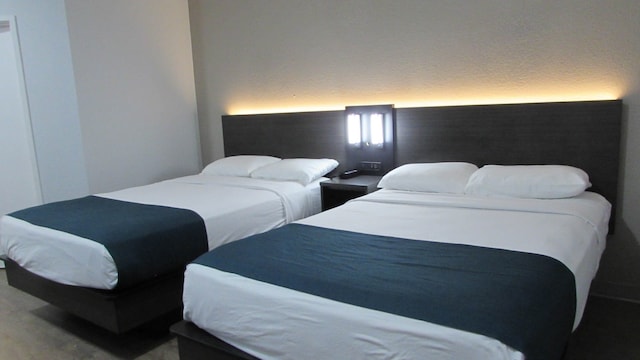 2 Full Beds | ADA/Tub