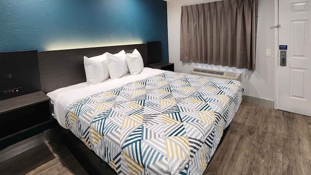 1 King Bed | Mobil Access Tub Nsmk Micfridg