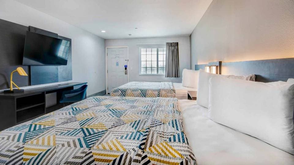 2 Queen Beds | Non-Smoking