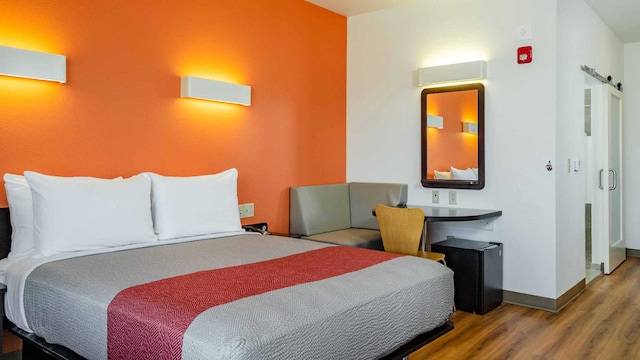 1 QUEEN BED | ADA/RI SHOWER/MINI FRIDGE NSMK