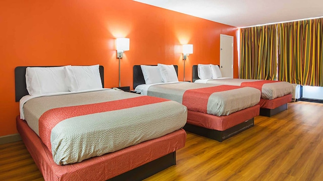 3 Full Beds | Non-Smoking, Micfridge