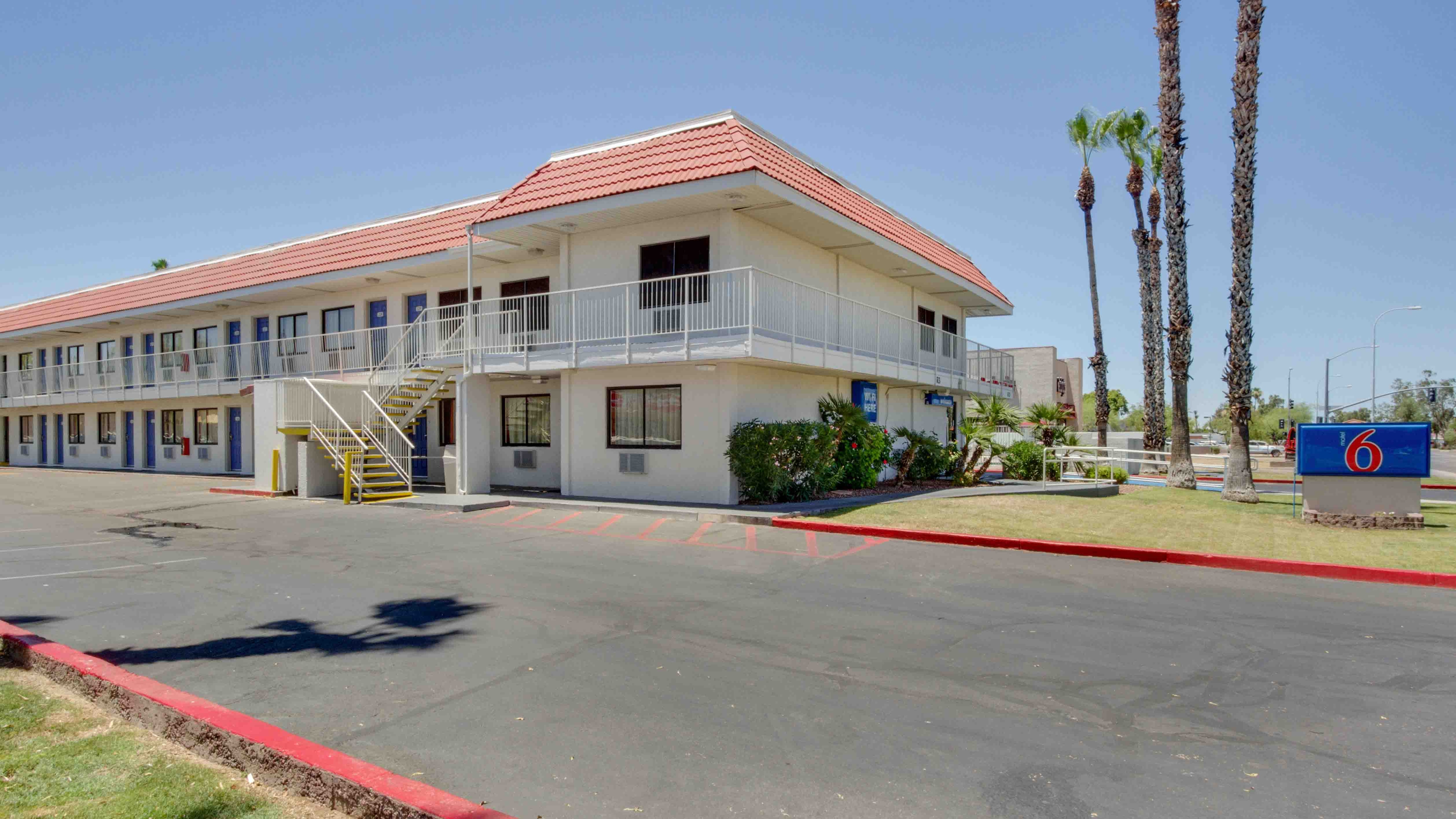 Motel 6 Tempe, AZ - Broadway - ASU, Motel 6 Tempe, Book @ $67