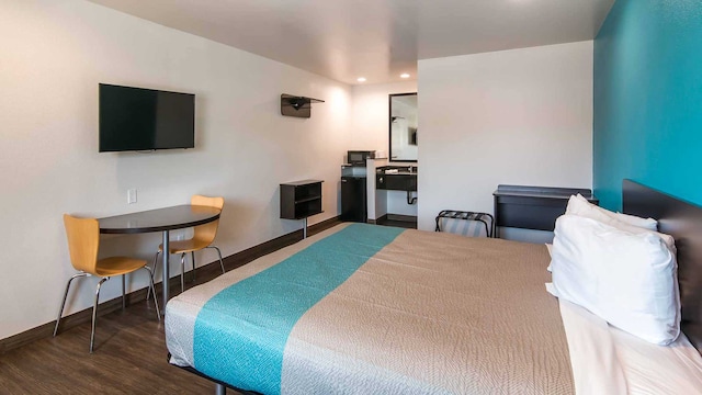 1 King Bed | Suite, Non-Smoking, Micfridge