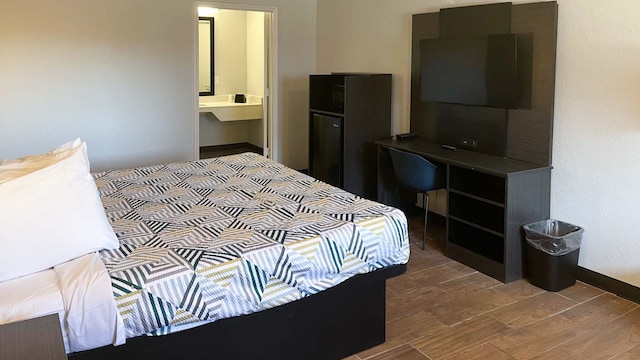 1 King Bed | Mobil Access Tub Nsmk Micfridg