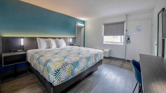 1 King Bed | Mobil Access Tub Nsmk Micfridg