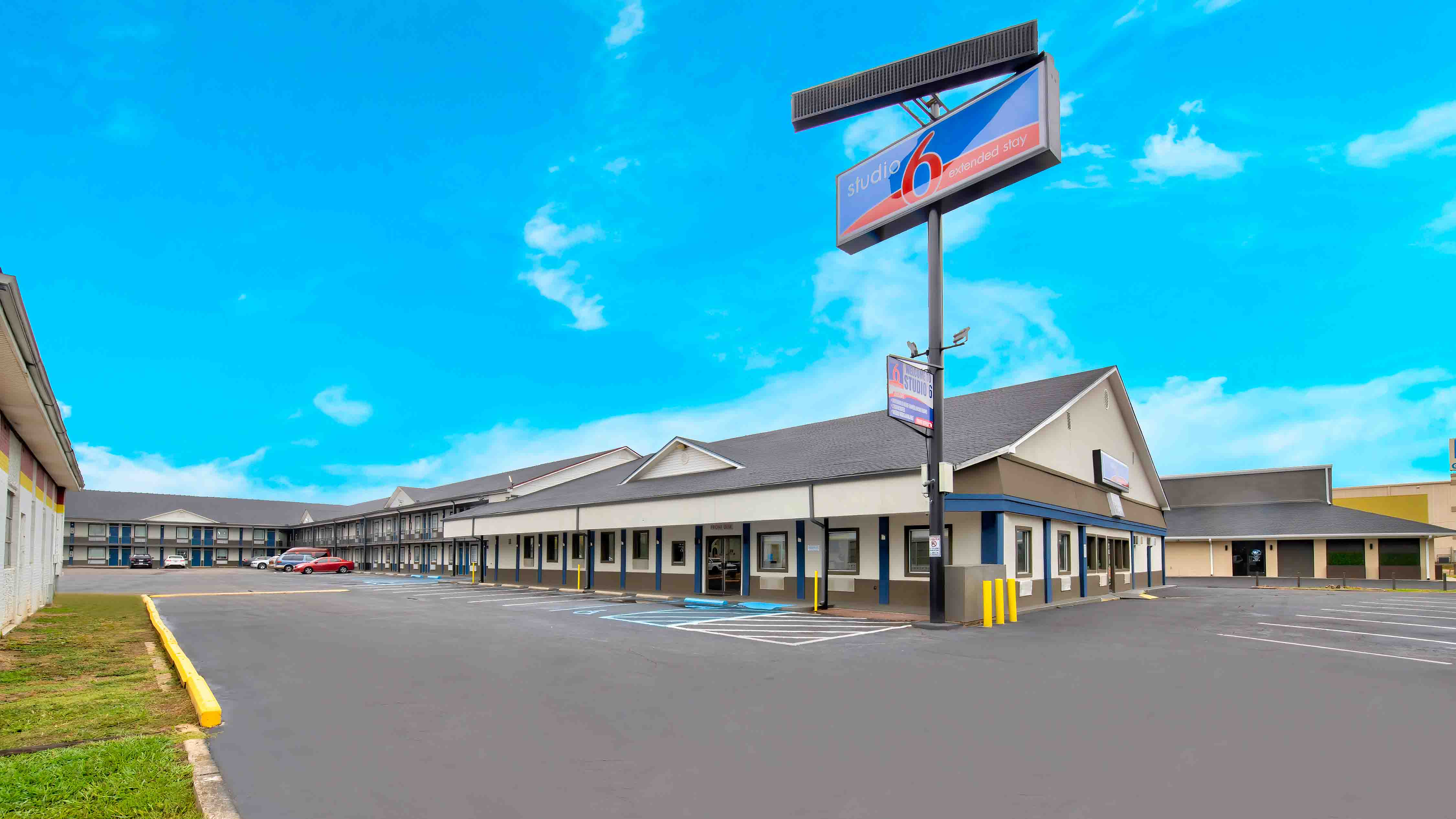 Studio 6 Jackson, MS - I-55, Studio 6 Jackson, Book @ $69