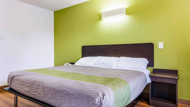 1 KING BED | MOB ACC RI SHWR STE NSMK MICFRIDG