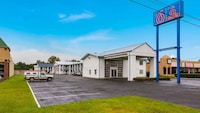 Motel 6 Alexandria, LA - South