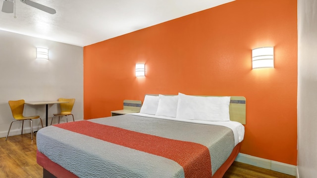 1 King Bed | Non-Smoking