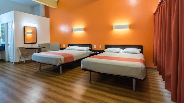 2 Queen Beds | Smoking