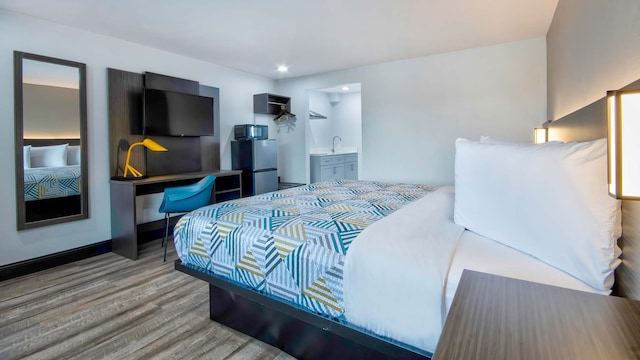 1 King Bed | Non-Smoking, Kitchen