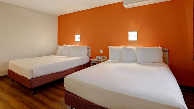 2 Queen Beds | Smoking