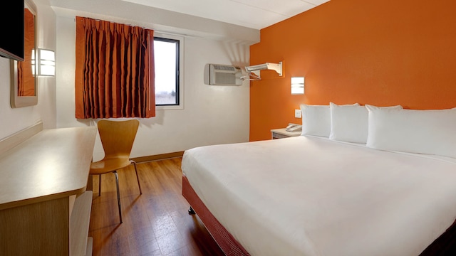 1 Queen Bed | Extended Suite