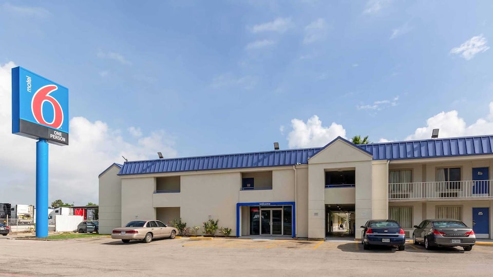 Motel 6 Houston, TX - East, C77013, Houston