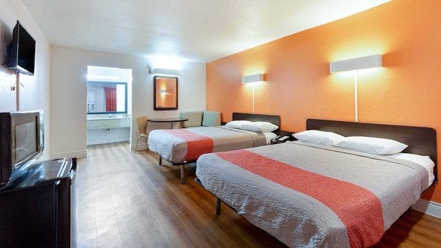 2 Queen Beds | Smoking, Micfridge