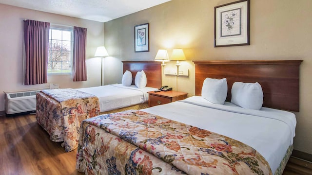 2 Full Beds | Mobility Accessible Tub Nsmk