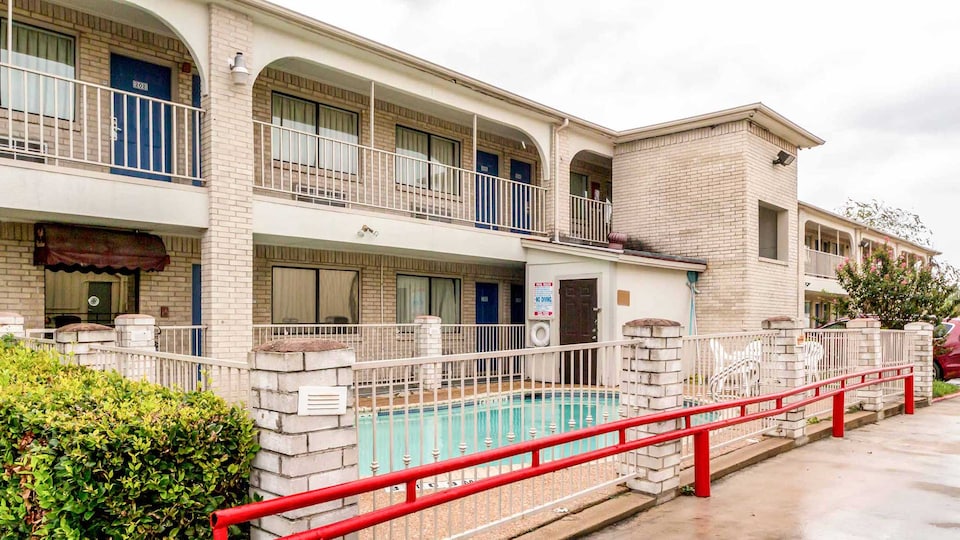 Motel 6 San Antonio, TX - Frost Bank Center, C78201, San-Antonio